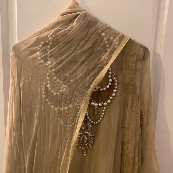 Fancy shirt and dupatta from Chinyere brand - Picture 4 of 6